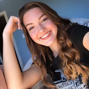 Meet your Posher, Olivia